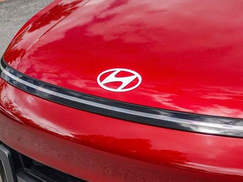 Certified 2025 Hyundai Kona Limited FWD image 10