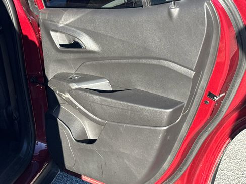 Used 2025 Chevrolet Trax LT w/ LT Convenience Package image 16