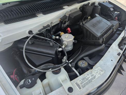 Used 2004 GMC Safari Passenger RWD image 35