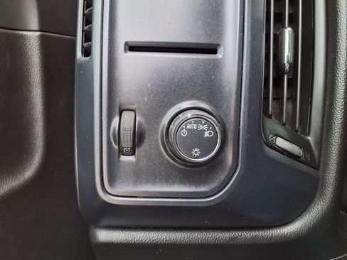 Used 2018 Chevrolet Silverado 1500 W/T RWD image 19