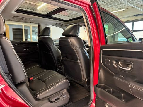 Used 2025 Honda Pilot Elite image 32