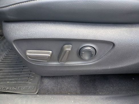 Used 2022 Toyota Highlander XSE image 22