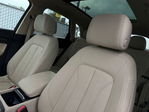 Used 2022 Audi Q5 2.0T Premium image 16
