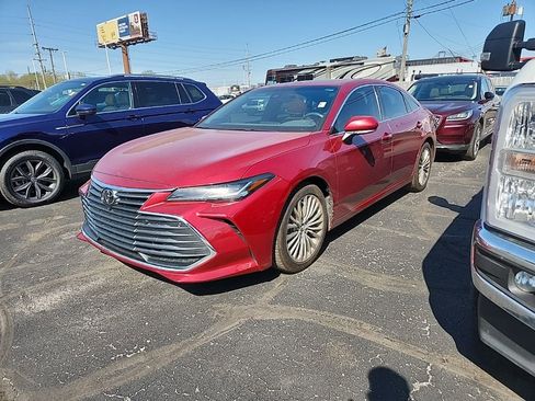 Used 2020 Toyota Avalon Limited w/ Advanced Safety Package FWD image 3