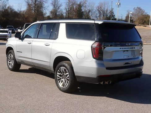 Used 2025 Chevrolet Suburban Z71 image 5