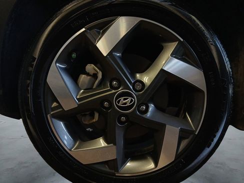 Used 2021 Hyundai Venue SEL FWD image 14