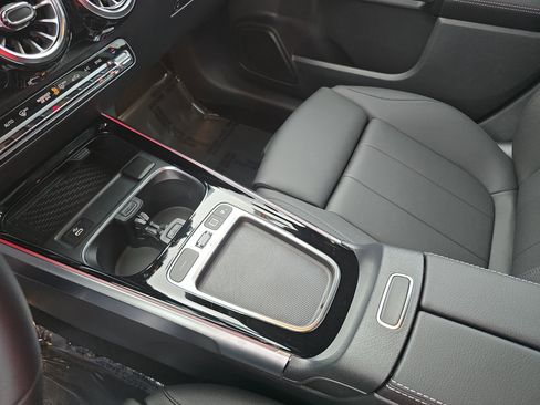 New 2025 Mercedes-Benz GLB 250 image 24