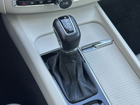 Used 2020 Volvo XC60 T5 Momentum w/ Protection Package Premier image 22