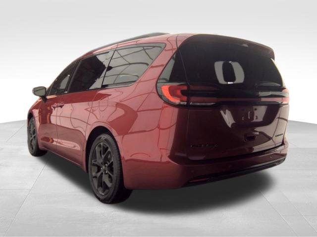 Used 2025 Chrysler Pacifica Limited FWD image 8