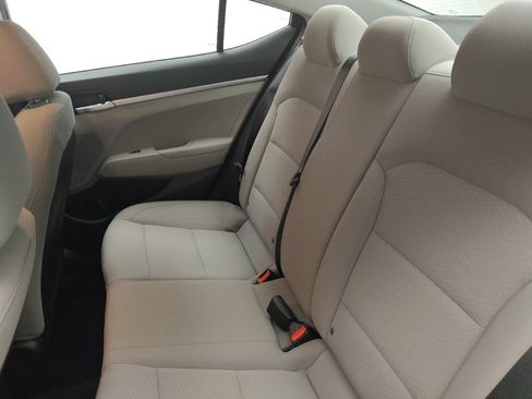 Used 2020 Hyundai Elantra SE FWD image 18