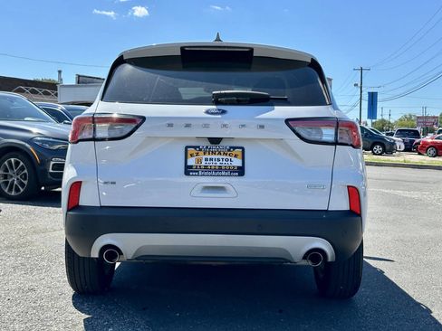 Used 2020 Ford Escape SE image 4