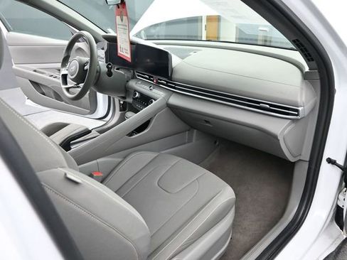 Used 2024 Hyundai Elantra SEL image 24