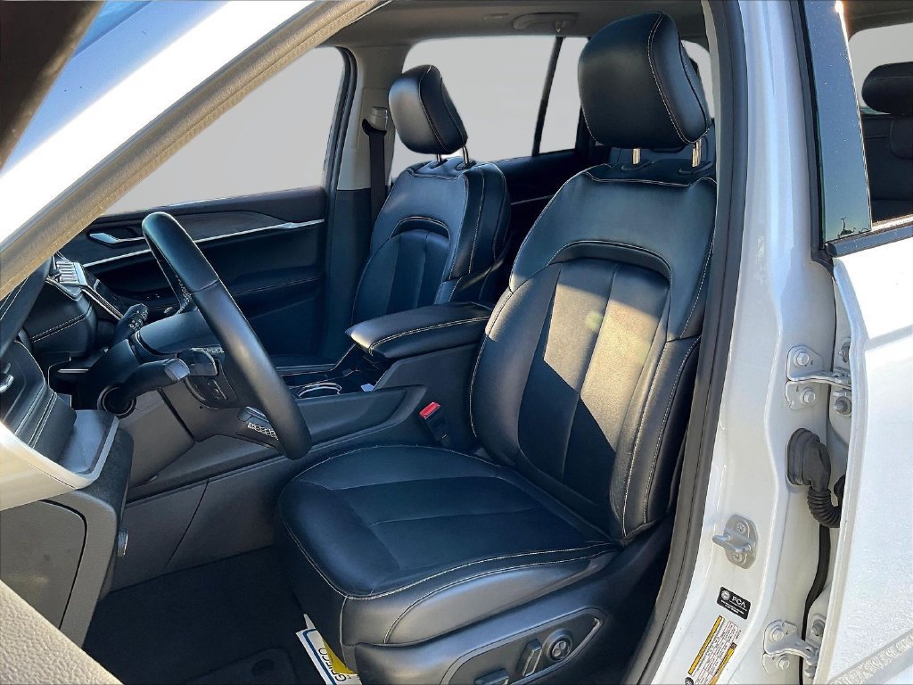 Used 2022 Jeep Grand Cherokee Limited AWD/4WD image 21