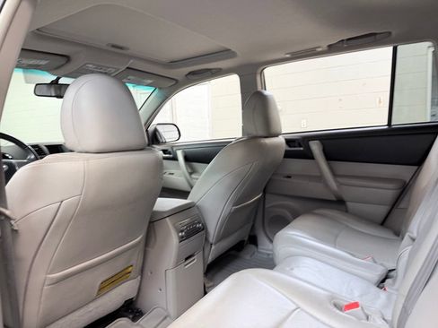 Used 2012 Toyota Highlander SE w/ Tow Pkg AWD/4WD image 21