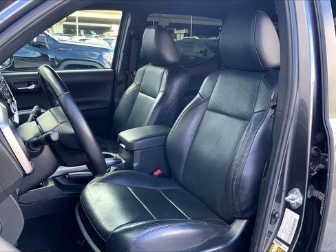 Used 2022 Toyota Tacoma Limited AWD/4WD image 11