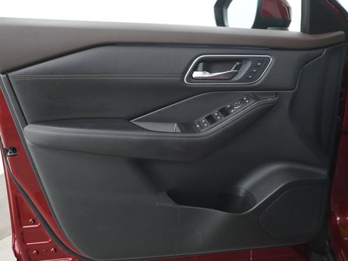 Used 2023 Nissan Rogue Platinum AWD/4WD image 23