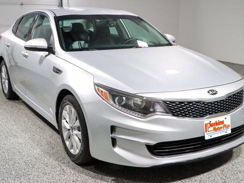 Used 2018 Kia Optima EX image 5