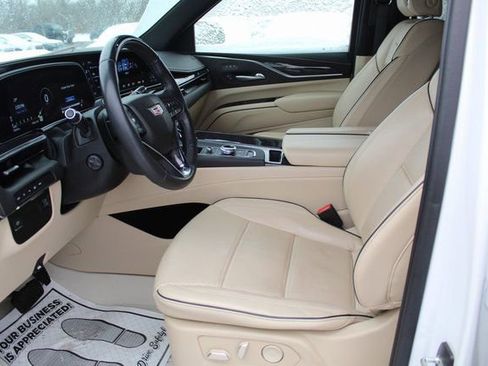 Used 2022 Cadillac Escalade Premium Luxury image 12