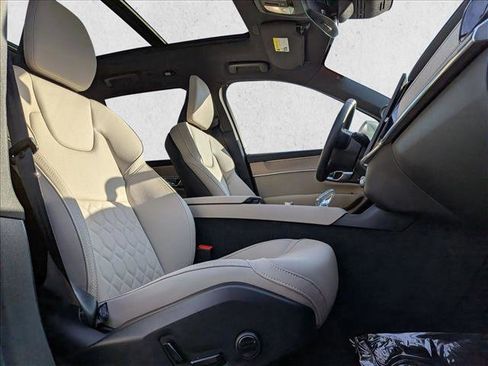 Certified 2026 Volvo XC90 B6 Plus w/ Protection Package image 25