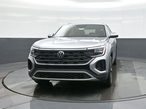 New 2026 Volkswagen Atlas Cross Sport SE image 2