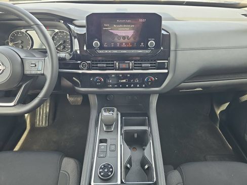 Used 2024 Nissan Pathfinder SV AWD/4WD image 11