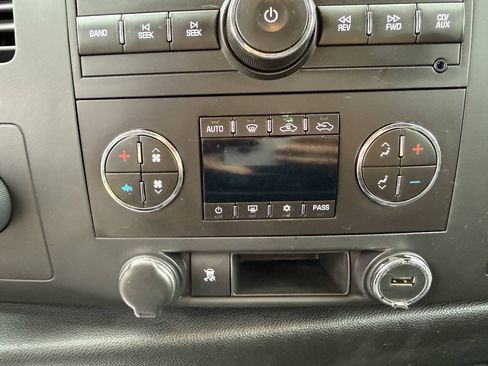 Used 2011 GMC Sierra 1500 SLE w/ Power Tech Package AWD/4WD image 9
