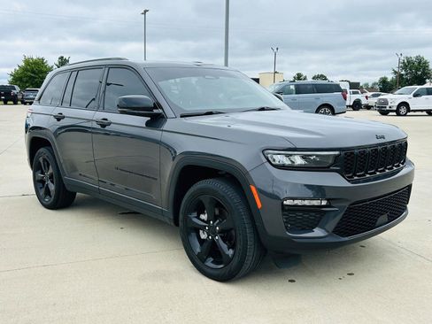Used 2023 Jeep Grand Cherokee Limited w/ Black Appearance Package AWD/4WD image 2