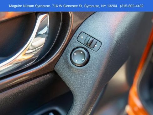 Used 2018 Nissan Rogue SV AWD/4WD image 18