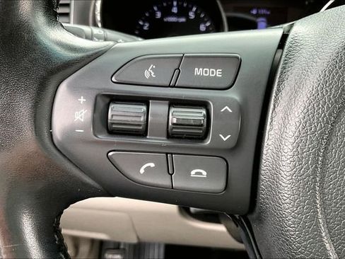 Used 2019 Kia Sedona EX image 18