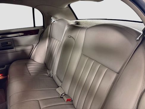 Used 2007 Lincoln Town Car Signature RWD image 21
