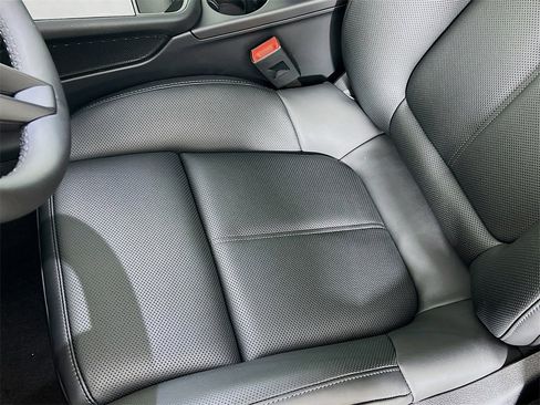 New 2026 Porsche Macan image 22