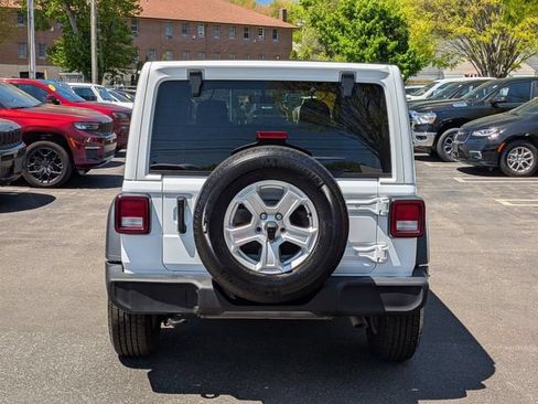 Used 2022 Jeep Wrangler Unlimited Sport w/ Sun And Sound Package AWD/4WD image 4