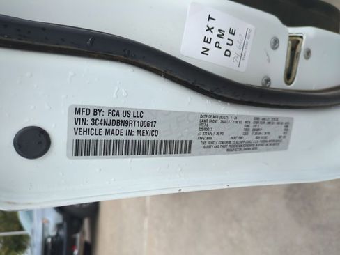 Used 2024 Jeep Compass Latitude image 18