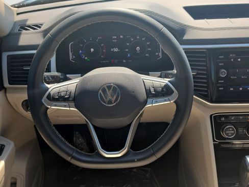 Used 2023 Volkswagen Atlas SE w/ Panoramic Sunroof Package AWD/4WD image 2