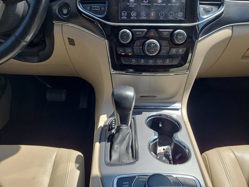 Used 2020 Jeep Grand Cherokee Limited AWD/4WD image 11