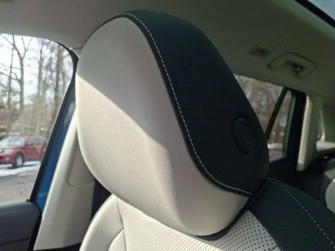 Certified 2025 Volkswagen Tiguan SE w/ Panoramic Sunroof Package image 17