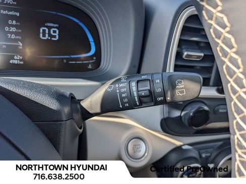 Used 2025 Hyundai Venue Limited FWD image 25
