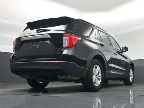 Used 2022 Ford Explorer XLT image 45