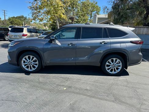 Used 2024 Toyota Highlander Limited AWD/4WD image 2