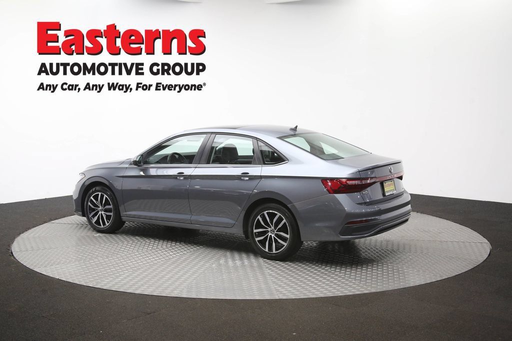 Used 2025 Volkswagen Jetta SE FWD image 61