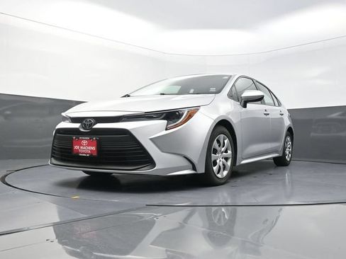 Used 2024 Toyota Corolla LE FWD image 32