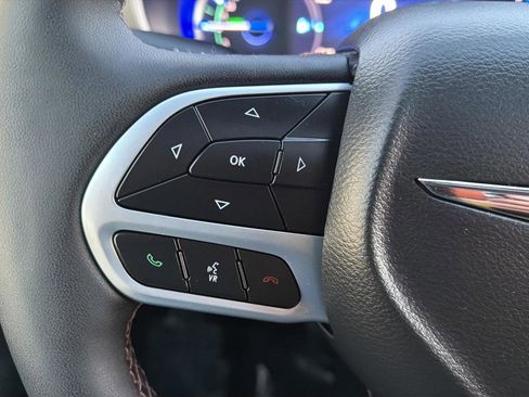 Used 2025 Chrysler Pacifica Pinnacle image 25