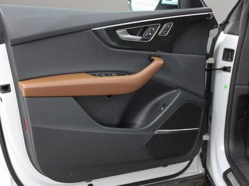 Used 2019 Audi Q8 Premium Plus w/ Premium Plus AWD/4WD image 16