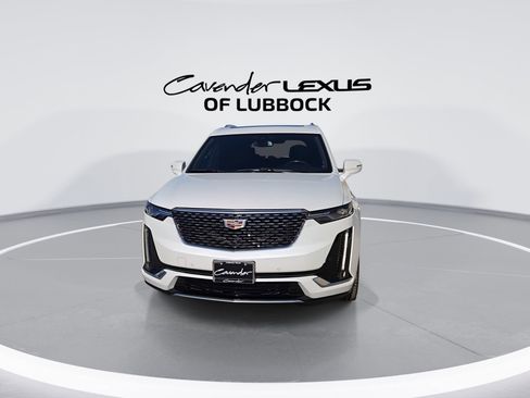 Used 2022 Cadillac XT6 Premium Luxury image 3