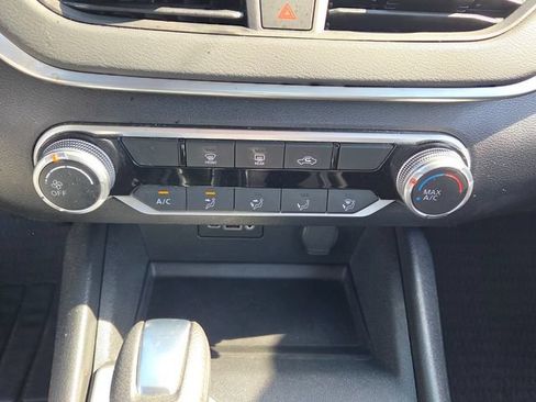Used 2022 Nissan Altima 2.5 SV AWD/4WD image 19