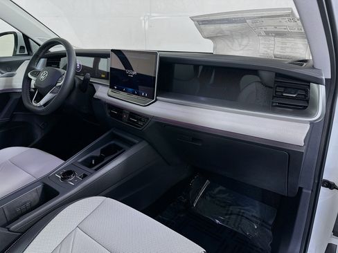 Used 2025 Volkswagen Tiguan SE image 27