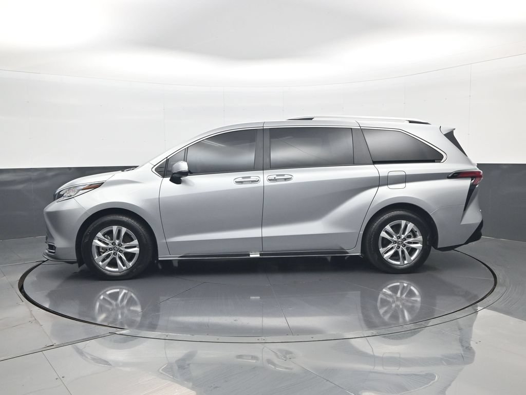 Used 2025 Toyota Sienna Limited AWD/4WD image 9