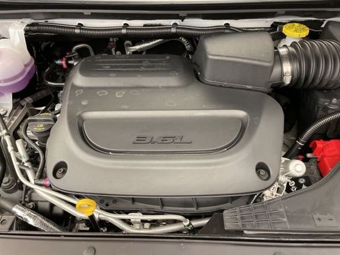 New 2026 Chrysler Pacifica Limited w/ Uconnect Theater Family Group image 21