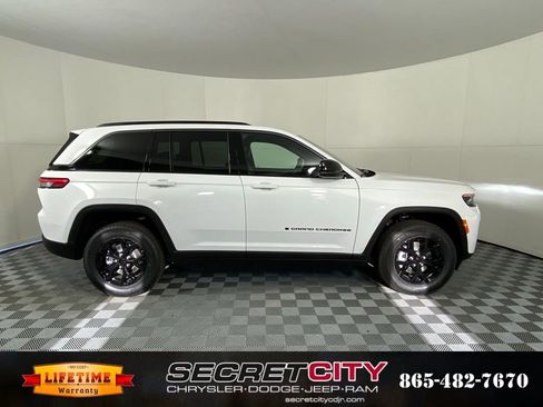 New 2026 Jeep Grand Cherokee Altitude image 8
