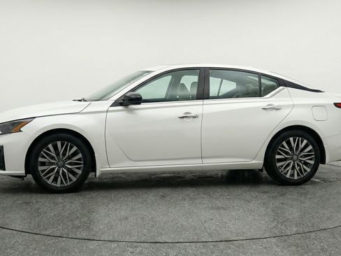 Used 2025 Nissan Altima 2.5 SV image 5